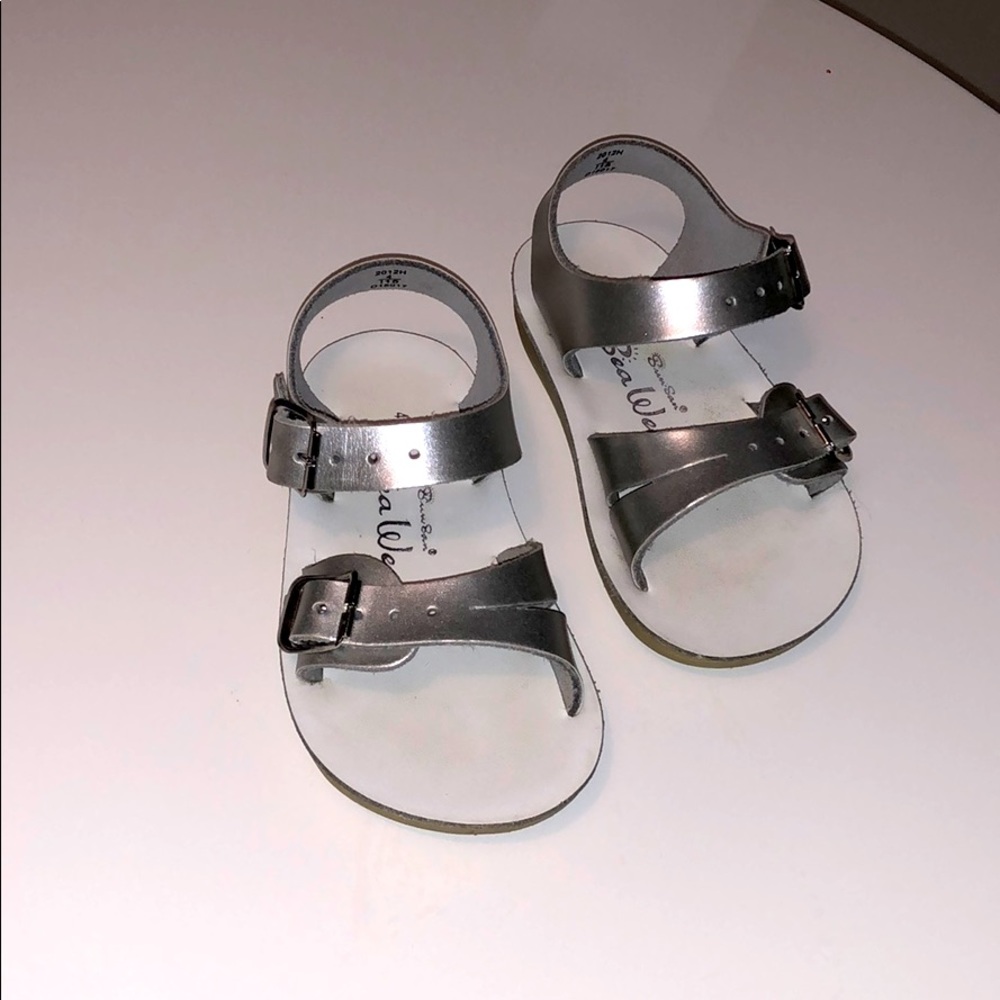 Toddler size 4 Salt Water Sandals - Sea Wees Hoy